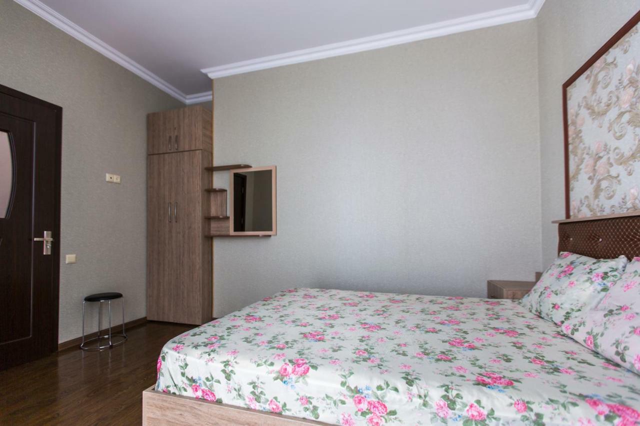 Apartament On Rustaveli Μπατούμι Εξωτερικό φωτογραφία