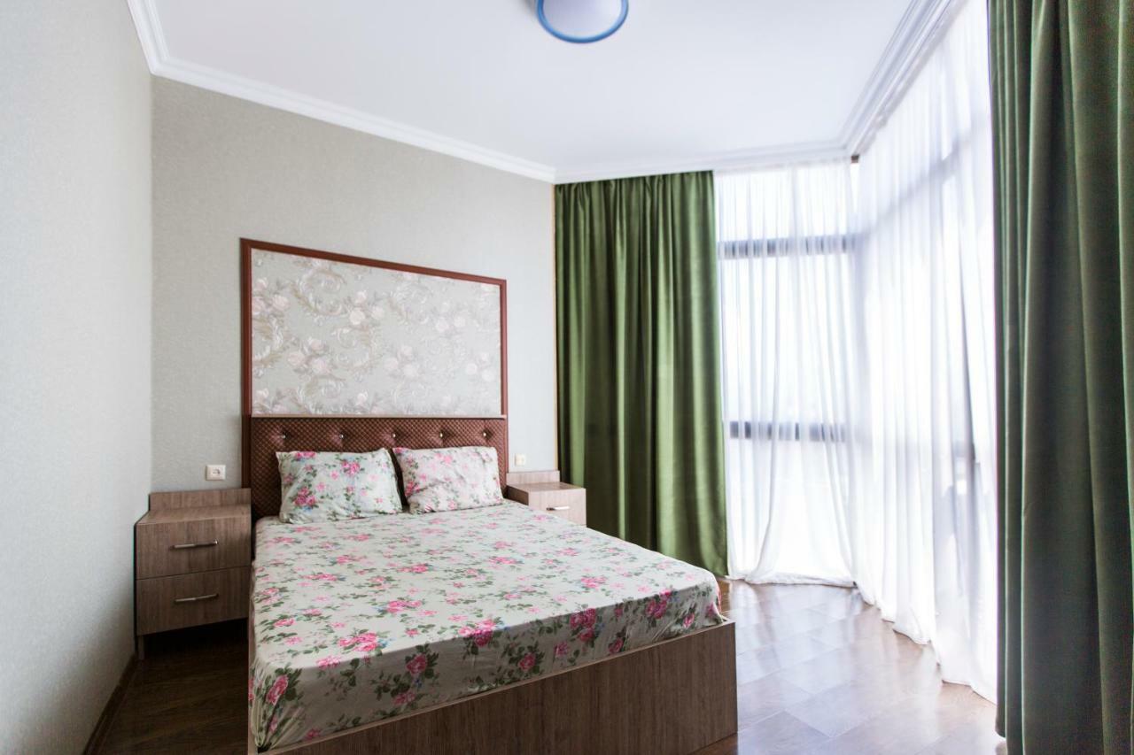 Apartament On Rustaveli Μπατούμι Εξωτερικό φωτογραφία